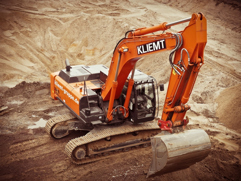 maconnerie-SALERNES-min_excavators-1174428